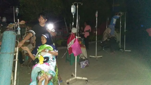 Pasien RSUD Banyumas sempat dievakuasi keluar ruangan saat terjadi gempa. (Foto: Liputan6.com/Muhamad Ridlo/RSUD Banyumas)
