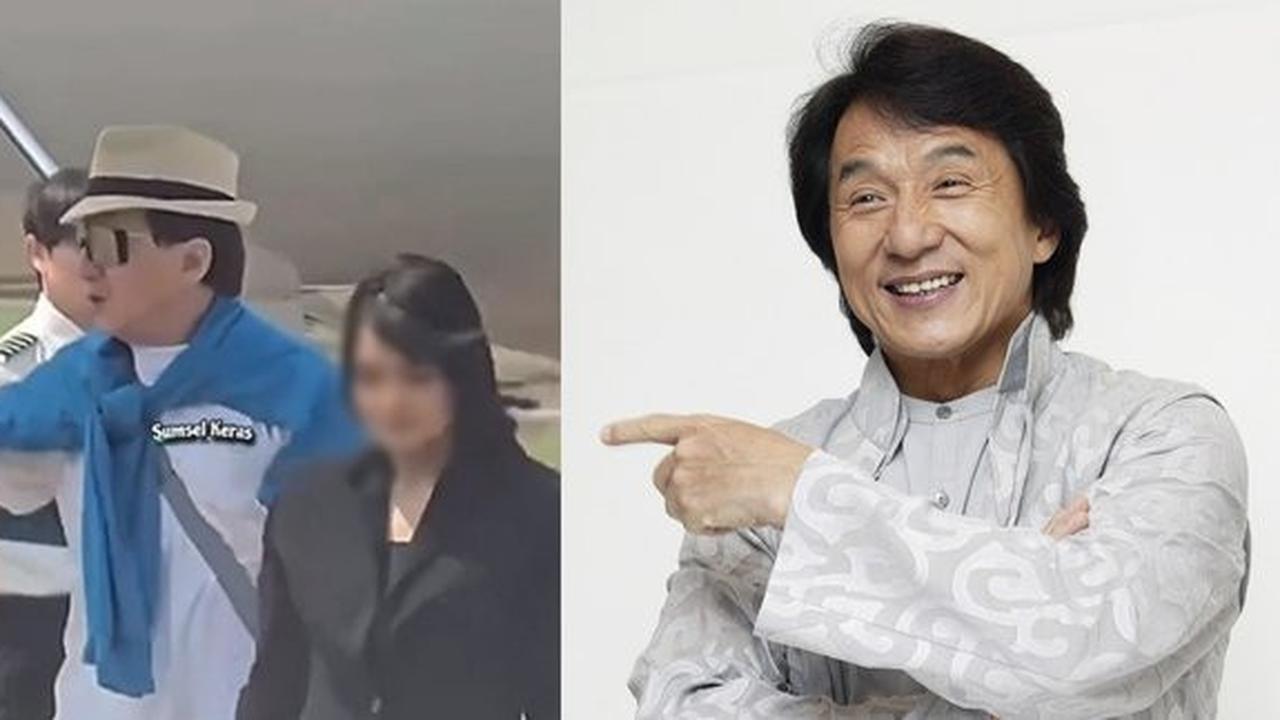 Potret Jackie Chan Menolak Sopan Saat Dipayungi Sekuriti di Bandara Indonesia, Bintang Top Dunia yang Tetap Bersahaja