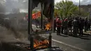 <p>"Setidaknya seribu orang radikal yang hadir di garis depan demonstrasi beberapa kali mencoba melakukan tindakan kekerasan di sepanjang rute dan menghalangi kelancaran demonstrasi," ujar juru bicara kepolisian Prancis. (AP Photo/Laurent Cipriani)</p>