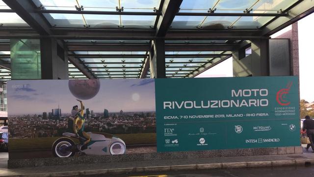 Poster EICMA 2019, terpampang di Bandara Malpensa, Milan, Italia