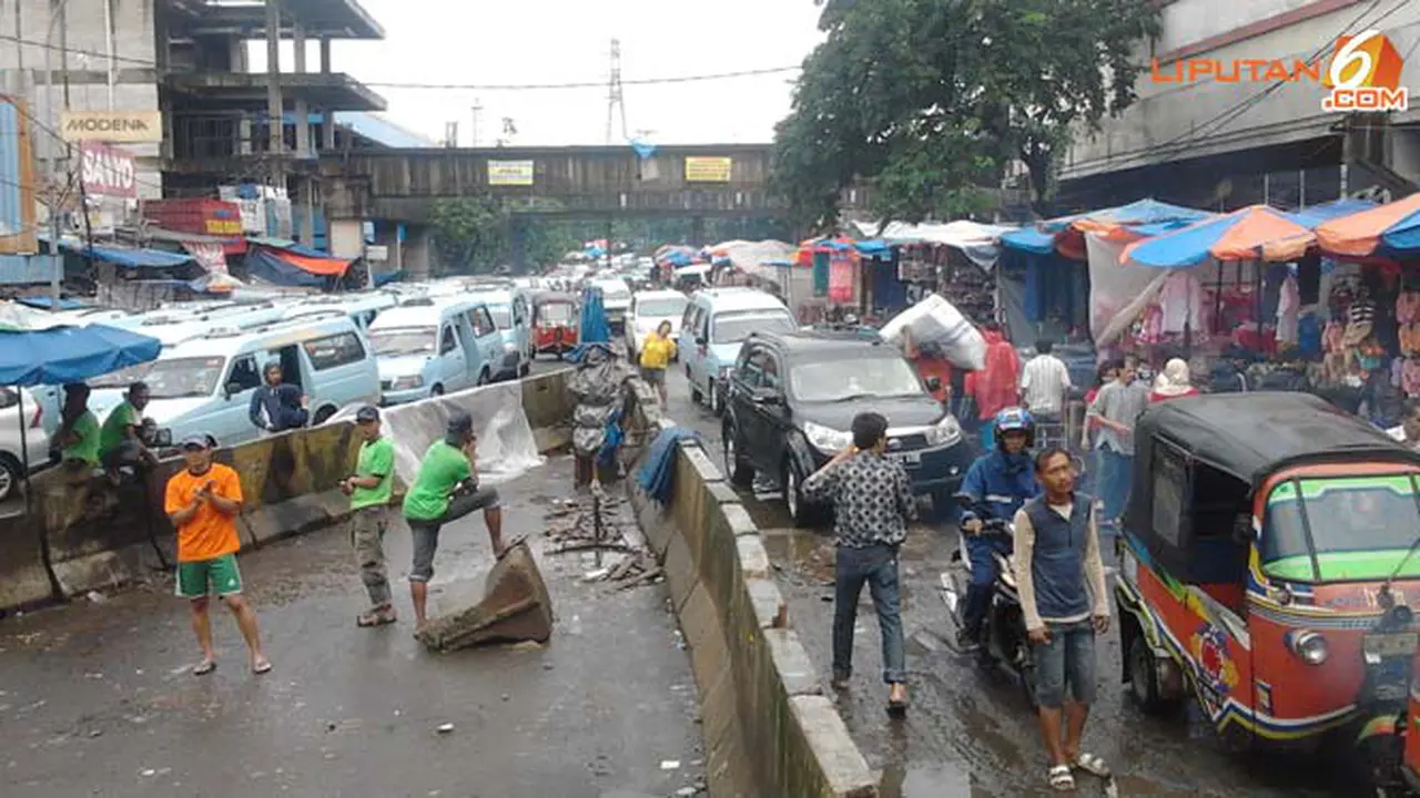 pasar-tanah-abang-2-130722c.jpg