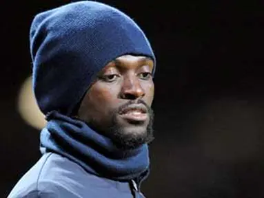 Ekspresi striker Manchester City Emmanuel Adebayor jelang leg kedua semifinal Carling Cup melawan Manchester United di Old Trafford, 27 Januari 2010. AFP PHOTO / PAUL ELLIS