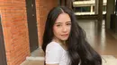 <p>Selain bintang film, bukankah foto ini juga menunjukkan bahwa dia cocok menjadi model iklan shampo? (Foto: Instagram/ prillylatuconsina96)</p>