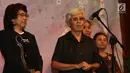 Peserta aksi Kamisan, Sumarsih yang merupakan ibunda Norman Irawan, korban tewas dalam Peristiwa Semanggi 1 memberikan sambutan pada perayaan Ulang Tahun AJI Indonesia, di Jakarta, Senin (07/08). (Liputan6.com/Angga Yuniar)