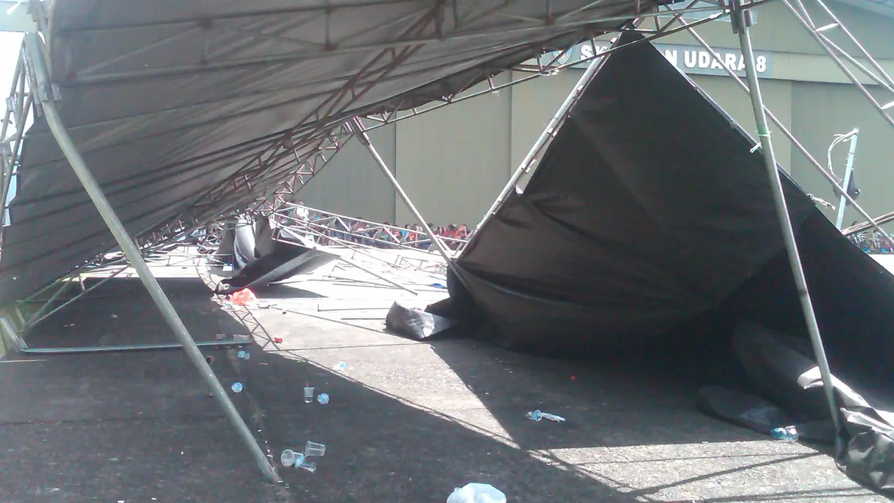 Tenda roboh