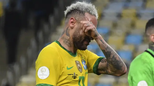 Momen Messi Redam Kesedihan Neymar