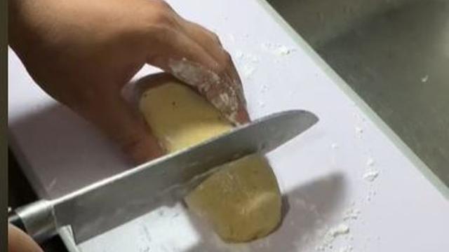 Pria Bagikan Cara Bikin Pempek dari Mi Instan, Warganet Penasaran Mau Mencoba