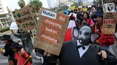 Aktivis lingkungan melakukan long march dari Dukuh Atas menuju Istana, Jakarta, Sabtu (26/10/2019). Mereka meminta Presiden Joko Widodo atau Jokowi lebih memperhatikan isu lingkungan seperti penyelamatan hutan dan pelindungan petani. (Liputan6.com/JohanTallo)