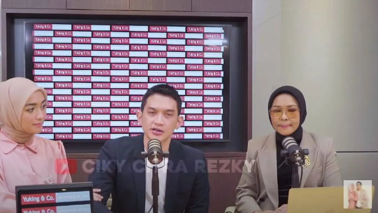 Rezky Aditya ditemani Citra Kirana dan kuasa hukumnya