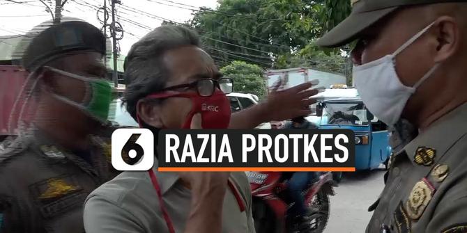 VIDEO: Razia Protkes, Warga Protes Tidak mau Diberi Sanksi