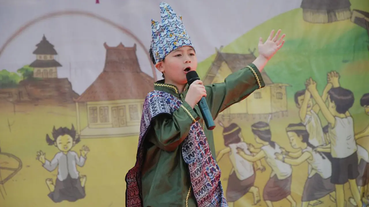 Kevin Kahuni Hibur Teman-teman Sekolahnya Sendiri
