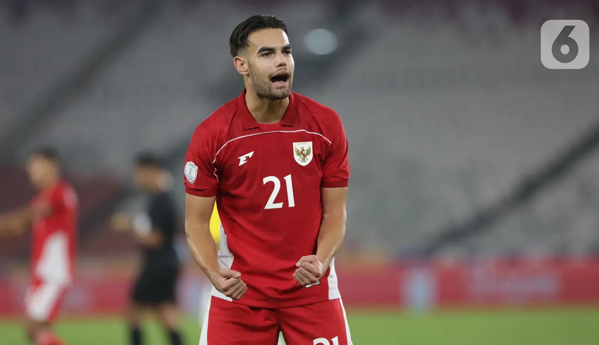 Pemain depan Timnas Indonesia U-23, Jens Raven merayakan golnya ke gawang Brunei Darussalam pada laga Grup A Piala AFF U-23 2025 di Stadion Utama Gelora Bung Karno, Jakarta, Selasa (15/7/2025). (Liputan6.com/Helmi Fithriansyah)