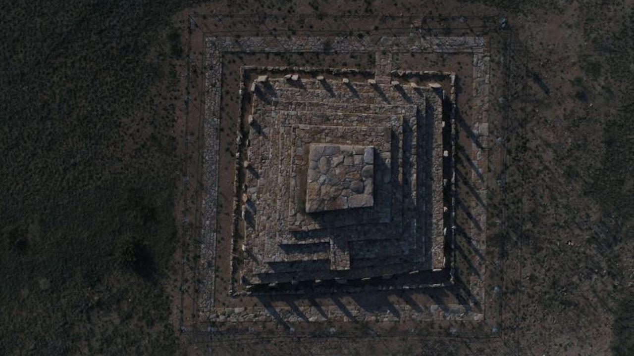 Piramida Karazhartaz di Kazakhstan.