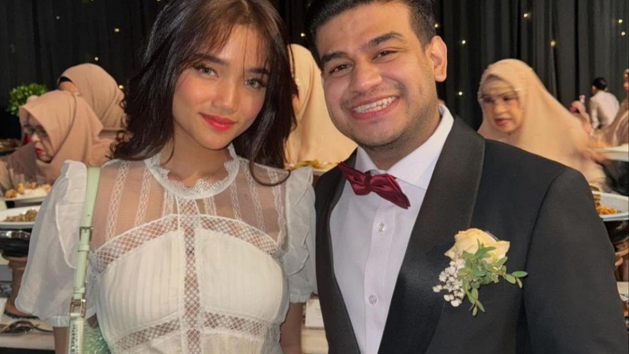 Fuji Datang ke Acara Ngunduh Mantu Keluarga Fadil Jaidi, Bikin Fans Bertanya-tanya