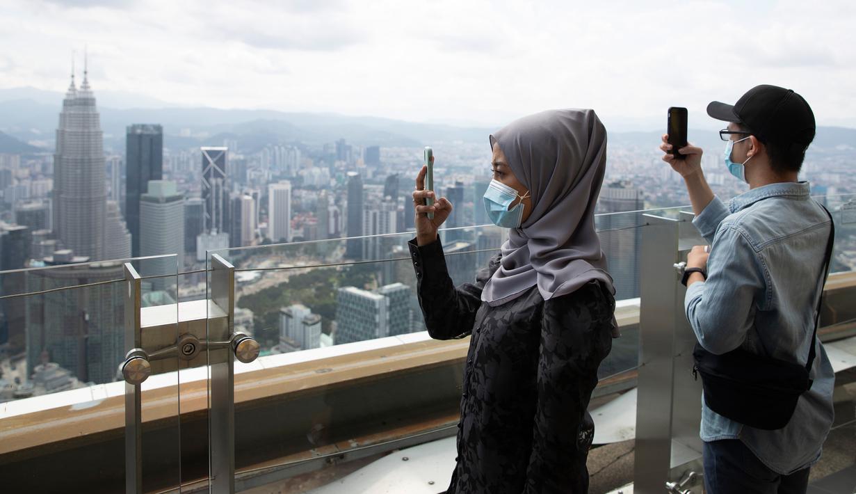 Foto Memotret Pemandangan Kuala Lumpur Dari Ketinggian 421 Meter