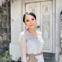 Lulusan Harvard, jadikan Emilia Tjongkono sukses berbisnis dekorasi bunga & event designer.