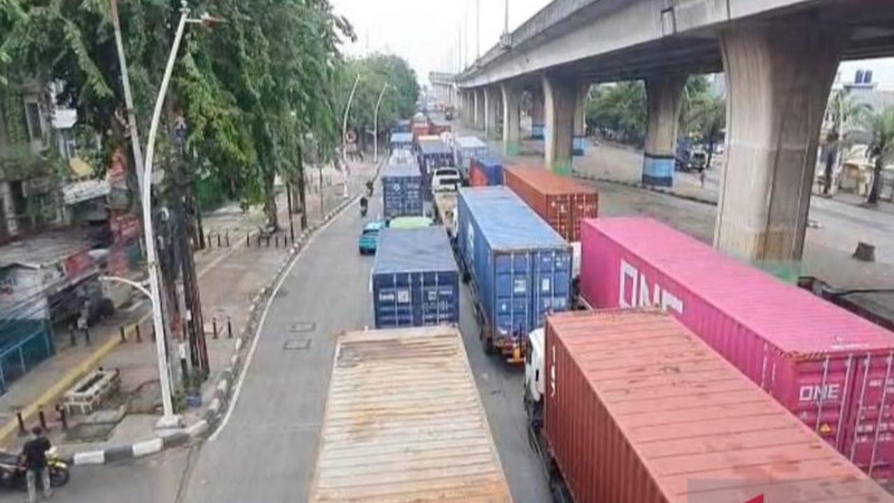 Gubernur Pramono Bakal Beri Sanksi Pelindo, Imbas Kemacetan Horor di Tanjung Priok
