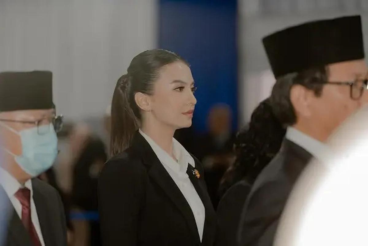 Gaya Polos Raline Shah Jalani Tugas Perdana Sebagai Stafsus Kemkomdigi