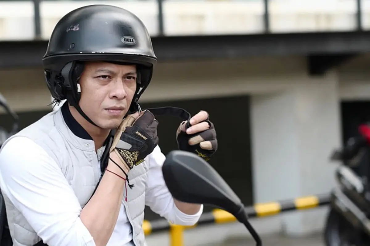 FOTO: Gantengnya Ariel Noah Saat Mengendarai Motor Gede