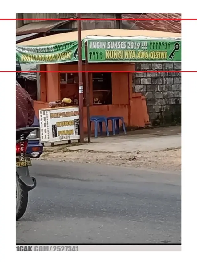 6 Tulisan Nyeleneh di Gerobak Tukang Kunci Ini Bikin Geleng Kepala