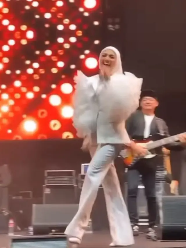 Mulan Jameela saat konser (Instagram/mulanjameela1)