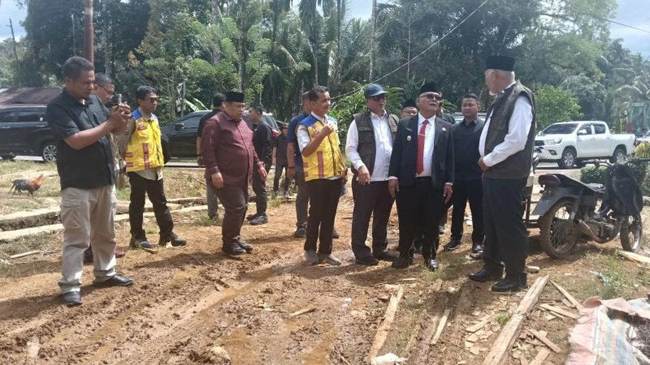 Pasaman Barat Pastikan Pembangunan Jalan Alternatif Talamau Dimulai 2026