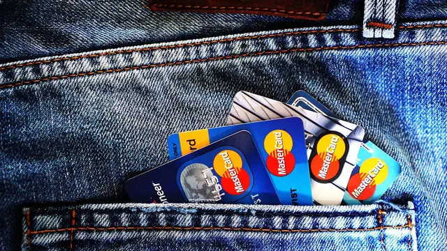 Menyediakan Jasa Layanan Perbankan