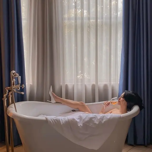 Gaya 6 Seleb Tanah Air Berpose dalam Bathtub yang Curi Perhatian