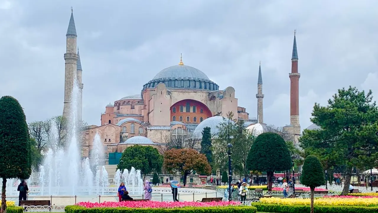 4 Masjid Terindah di Istanbul Turki yang Wajib Dikunjungi Selama Ramadan