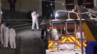 Polisi investigasi bekerja di lokasi kecelakaan trem listrik yang keluar dari rel di Lisbon, Portugal, Rabu, (3/9/2025). (Dok.&nbsp;AP/Armando Franca)&nbsp;