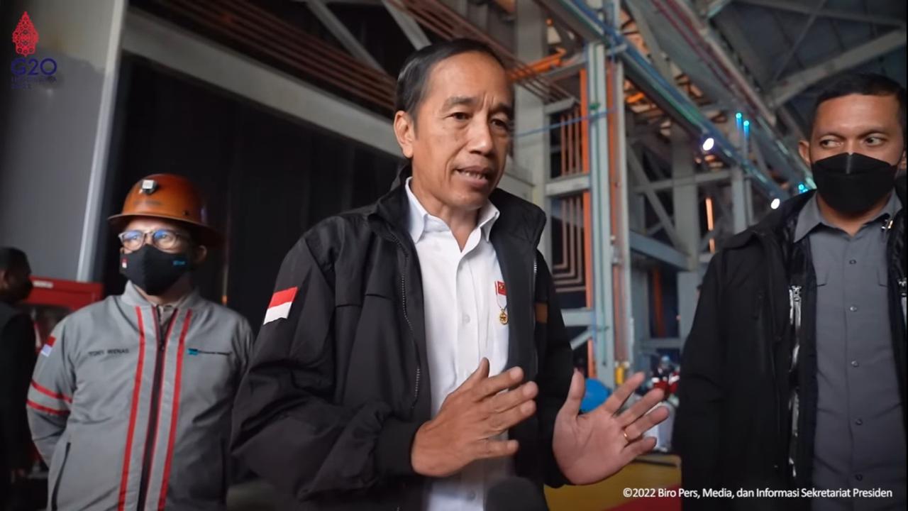 Presiden Joko Widodo atau Jokowi angkat bicara mengenai kepastian kenaikan harga BBM Subsidi.