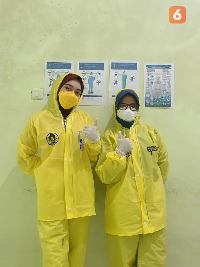 dr Nafira bersama petugas kesehatan