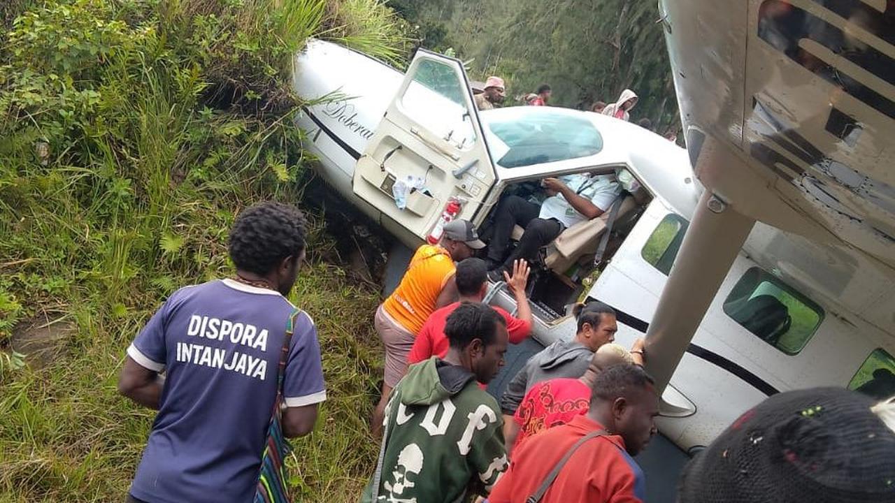 Kapolres Intan Jaya AKBP Afrizal Asri menjelaskan, pesawat diterbangkan Captain Irela dan Co Pilot Hendry.<br>