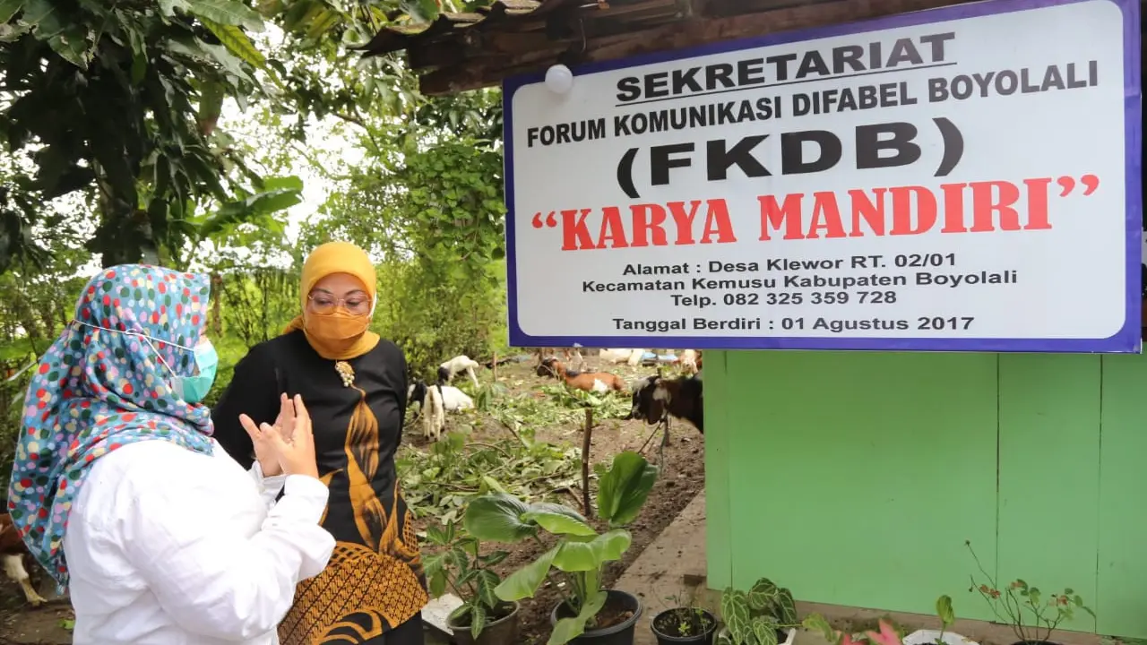 Menaker Ida Tinjau Kelompok Difabel Penerima Bantuan JPS TKM di Boyolali