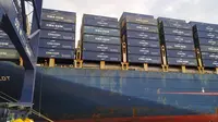 Kedatangan salah satu kapal terbesar di dunia yaitu CMA CGM Alexander Von Humboldt, di Jakarta International Container Terminal (JICT),&nbsp;Tanjung Priok, Jakarta Utara.&nbsp;