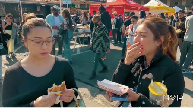 7 Potret Nikita Willy dan Indra Priawan Berburu Kuliner di Amerika, Tampil Simpel