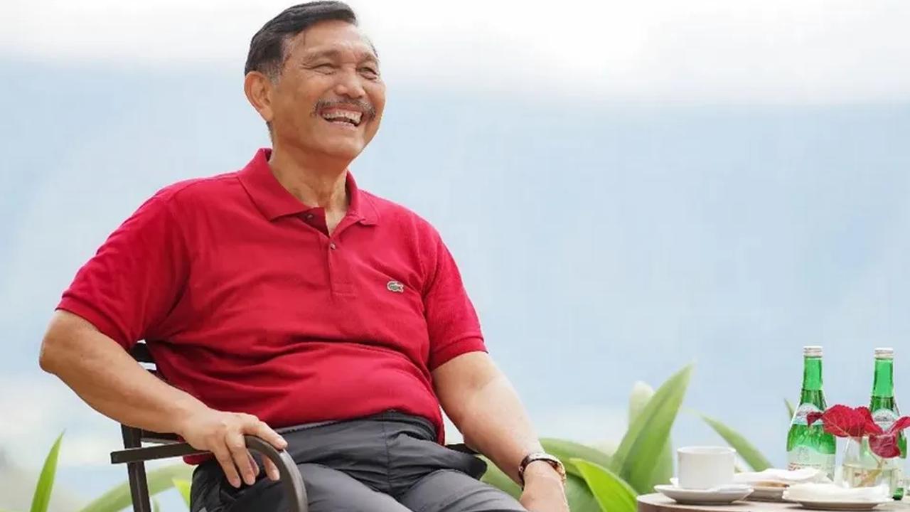 "Memang betul, ayah saya seorang letnan dalam perang kemerdekaan. Terus dia jadi Peltu. Terus dia merasa enggak terima pangkatnya diturunkan. Akhirnya dia jadi sopir mobil Sibualbuali di tahun 1949-1950,