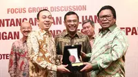 Menurutnya Oesman pengusaha Indonesia tidak seharusnya khawatir dan ‘takut’ dengan MEA dan AseanMarket. Sebab, Indonesia memiliki kelebihan