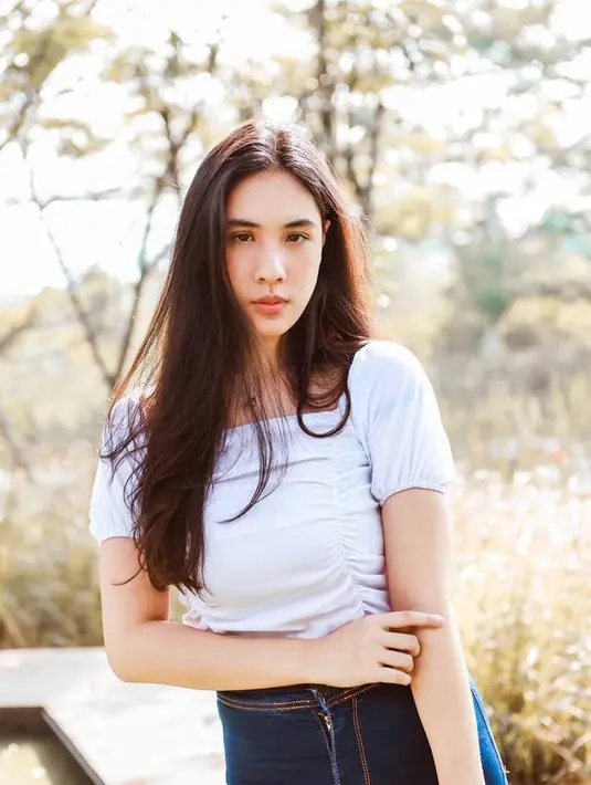 <p>Di kampus, Latisa Maura bergabung dengan tim cheerleaders. Wajar jika perempuan cantik ini mempunyai banyak penggemar. [Foto: instagram.com/latisamauraa]</p>