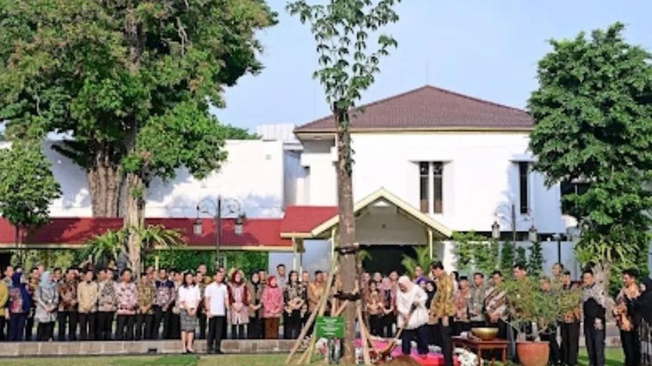 Filosofi Bunga yang Ditanam Presiden Jokowi & Ibu Iriana