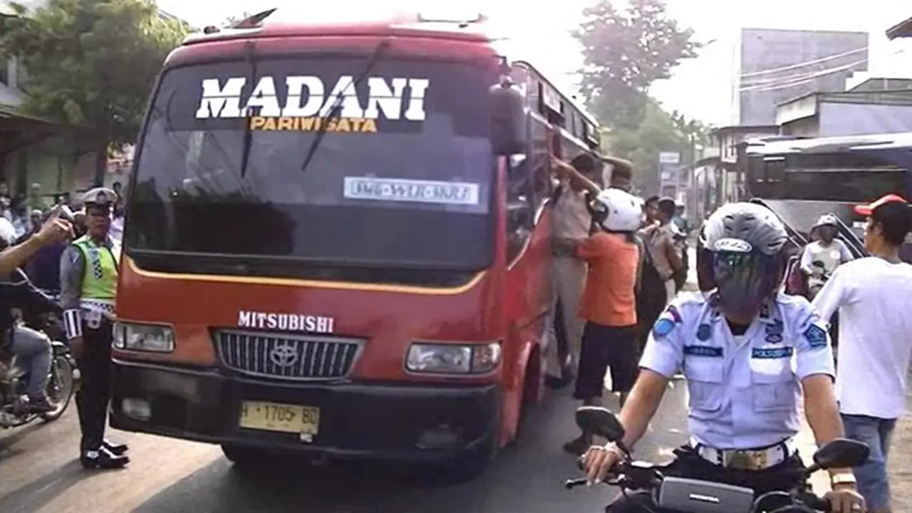 Angkot Mogok di Kendal, Polisi Stop Mobil Pribadi
