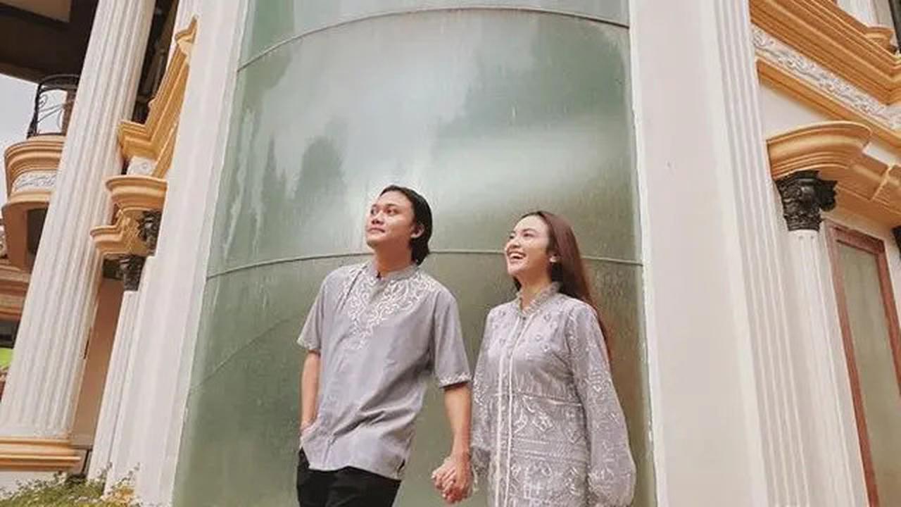 Ide Padu Padan Gamis Lebaran dari Selebriti Indonesia