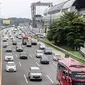 Sejumlah kendaraan melintas di kawasan Tol Jagorawi, Jakarta, Sabtu (13/11/2021). Jalan Tol Jasa Marga Group pada Oktober 2021 meningkat sebesar 6,64 persen jika dibandingkan dengan LHR September 2021 pada masa PPKM level 3. (Liputan6.com/Faizal Fanani)