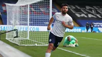 Striker Manchester City, Sergio Aguero merayakan golnya ke gawang Crystal Palace dalam lanjutan Liga Inggris 2020/2021, Sabtu (1/5/2021). (CATHERINE IVILL / POOL / AFP)