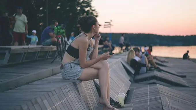 Cewek Lebih Sering Kepikiran Mantan? Memang Iya?