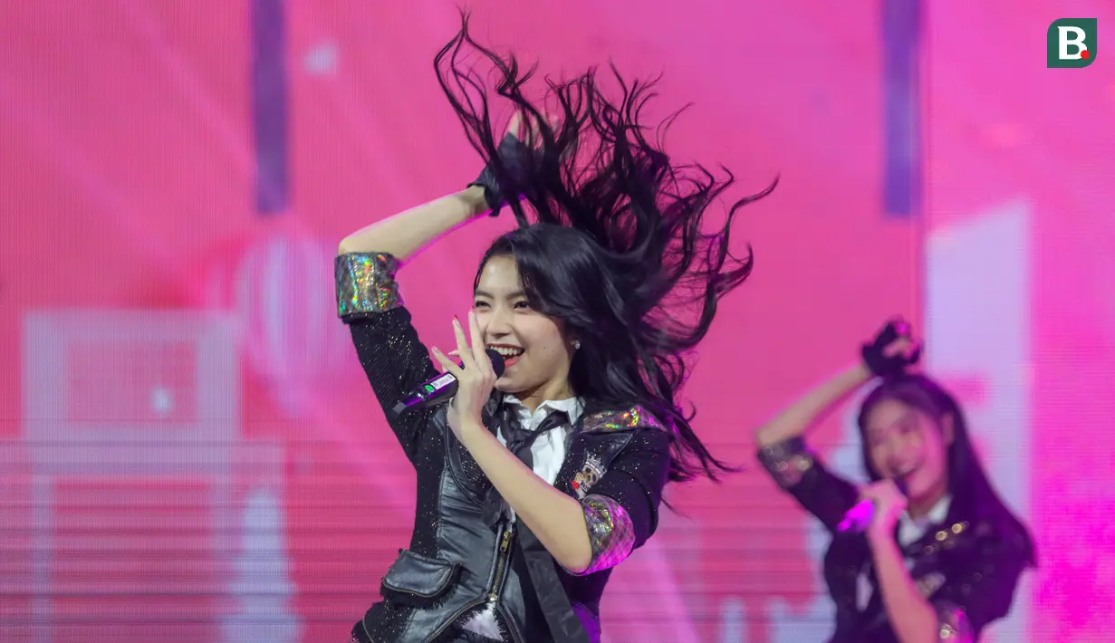 <p>JKT 48 saat tampil memeriahkan acara Sportcaster Piala Dunia 2022 pada acara Konser Histeria Pesta Bola Dunia 2022 di EMTEK City, Jakarta, Kamis (20/10/2022). (Bola.com/Bagaskara Lazuardi)</p>