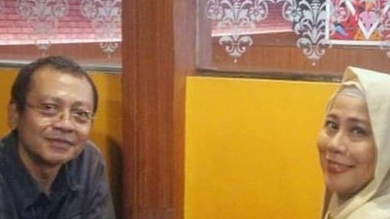 Aktif Di Media Sosial