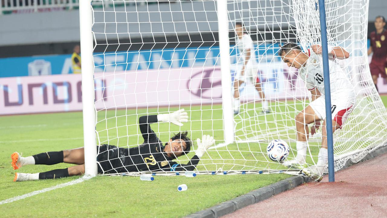 Mitchell Baker Antar Timnas Tekuk Kamboja 5-1