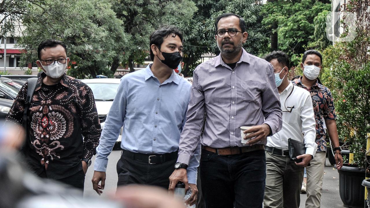 FOTO: Haris Azhar Diperiksa sebagai Tersangka Kasus Dugaan Pencemaran Nama Baik Luhut