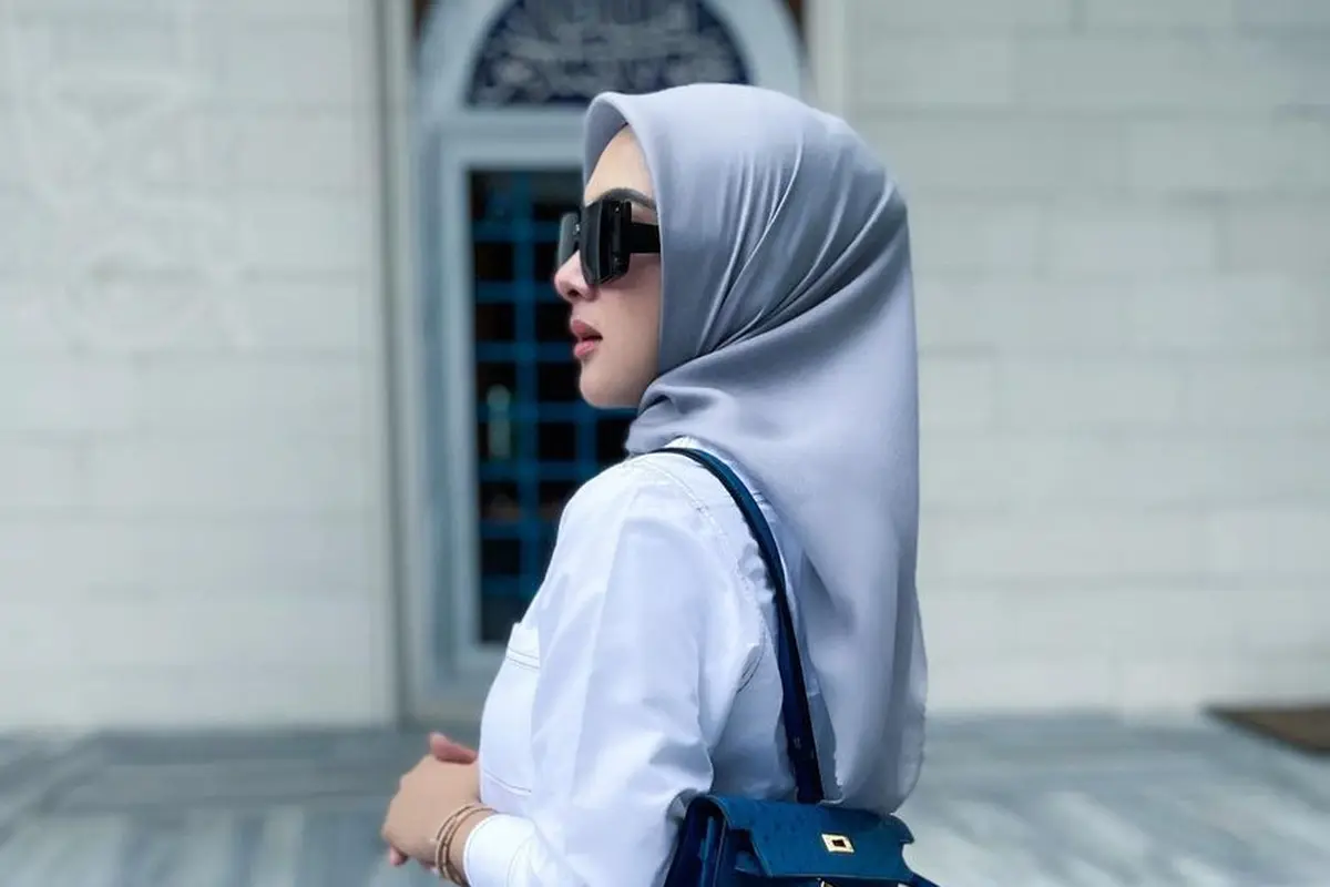 Potret Syahrini di Masjid Camii Tokyo